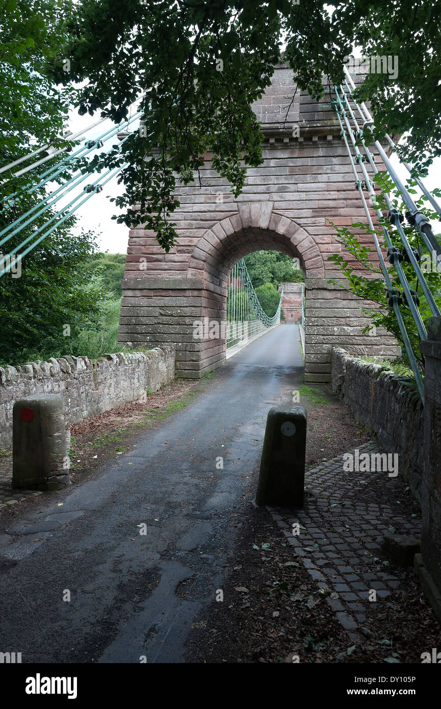 Die berühmte Kette Straßenbrücke über den Fluss Tweed in Norham in der Nähe von Berwick nach Tweed Northumberland England Vereinigtes Königreich UK Stockfoto