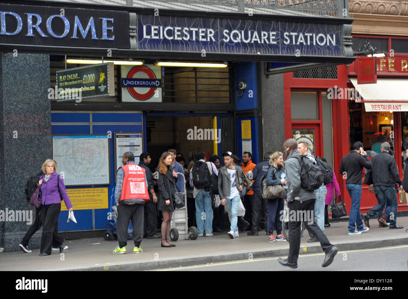 London, UK. 2. April 2014. Eine Umfrage von Beschäftigung Firma Randstad zeigen Pendler auf der Piccadilly Linie haben und Durchschnittsgehalt von £56 250 mit der Northern Line nicht weit dahinter mit £47 250. Canary Wharf ist die u-Bahnstation mit dem höchsten durchschnittlichen Gehalt an £92 000 Credit: JOHNNY ARMSTEAD/Alamy Live News Stockfoto