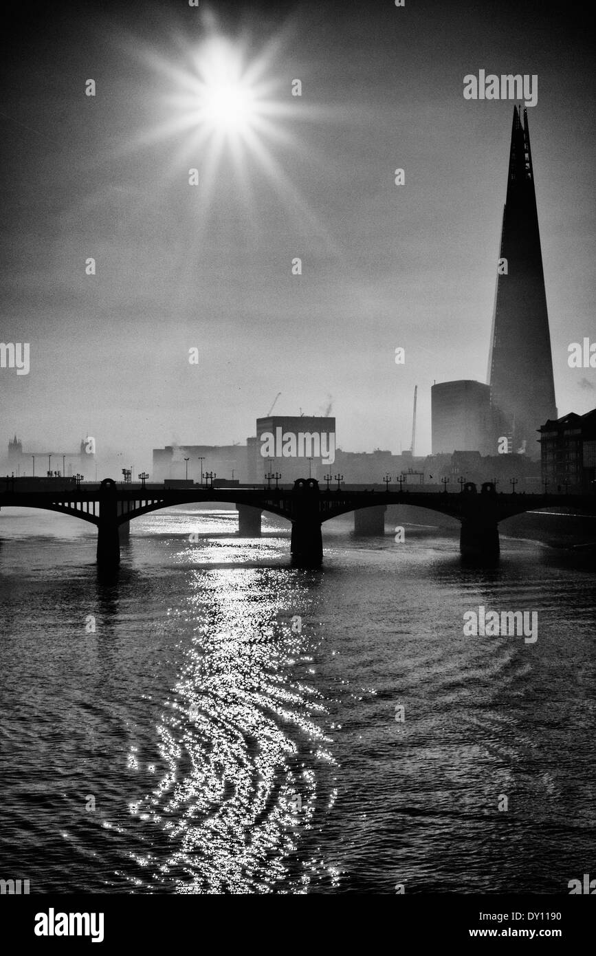 Fogging Morgen über die Themse. Stockfoto