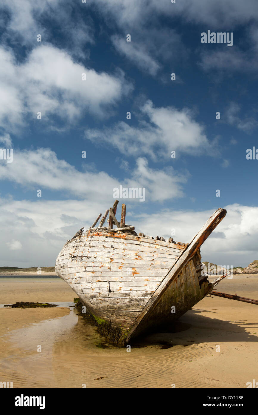 Irland, Co. Donegal, Gweedore, Bunbeg, schlechte Eddies Boot Wrack am Strand von Maherclogher Stockfoto