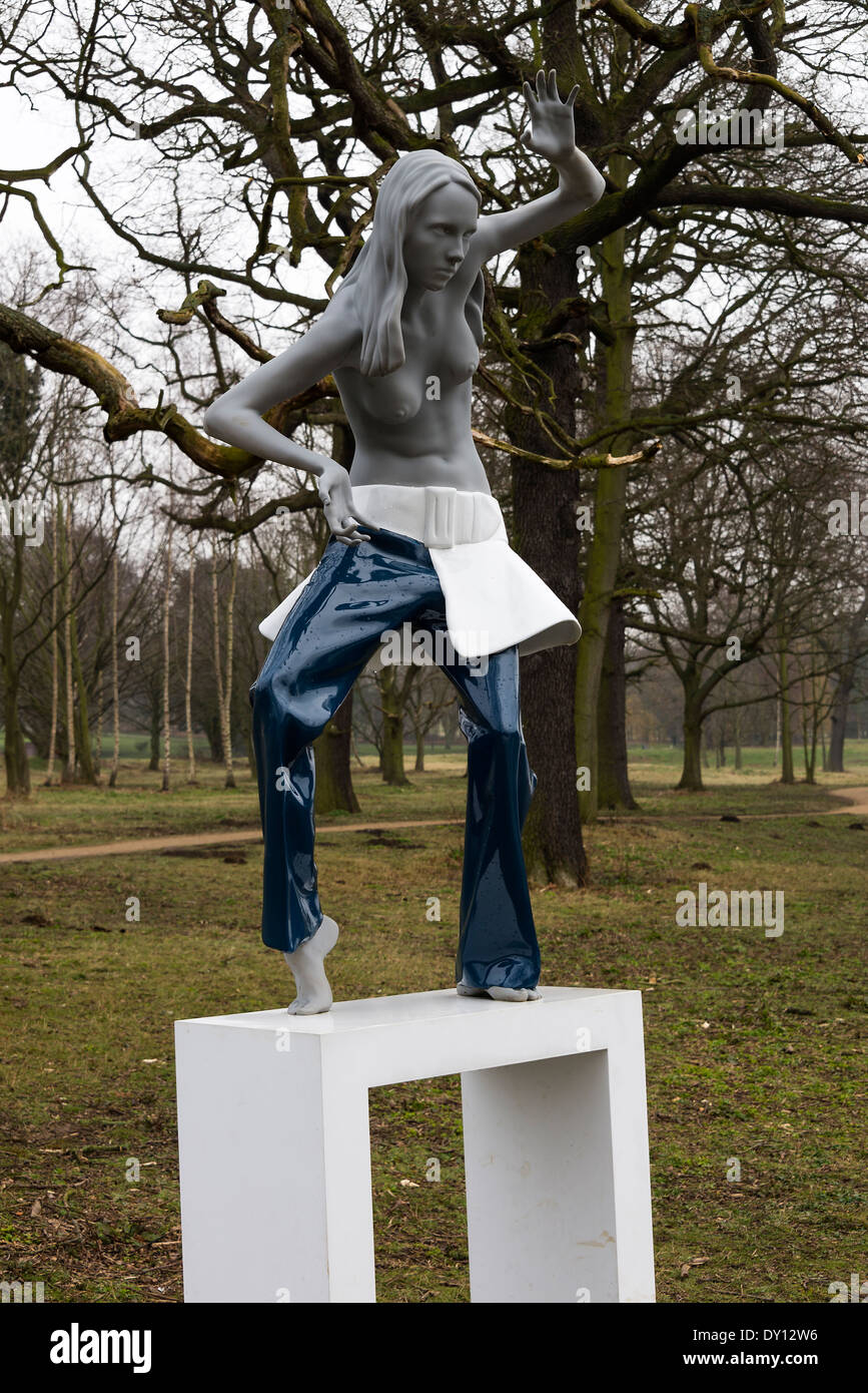 Die schöne Skulptur Wald Geist Diana, Lakeside Yorkshire Sculpture Park West Bretton Wakefield England Großbritannien Stockfoto