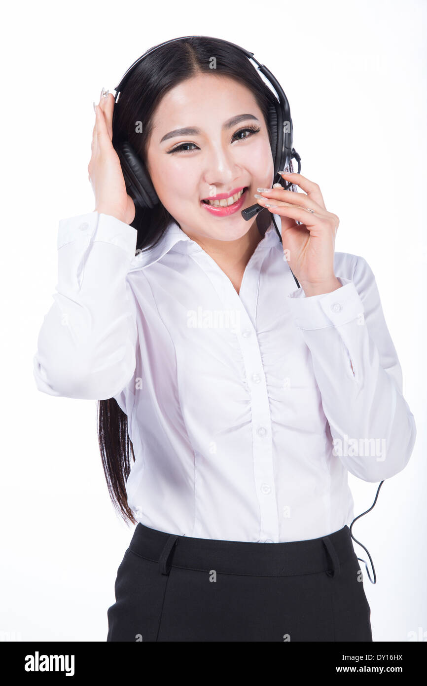 Callcenter Vertreter, schwarzes Haar Mädchen mit Kopfhörern Stockfoto