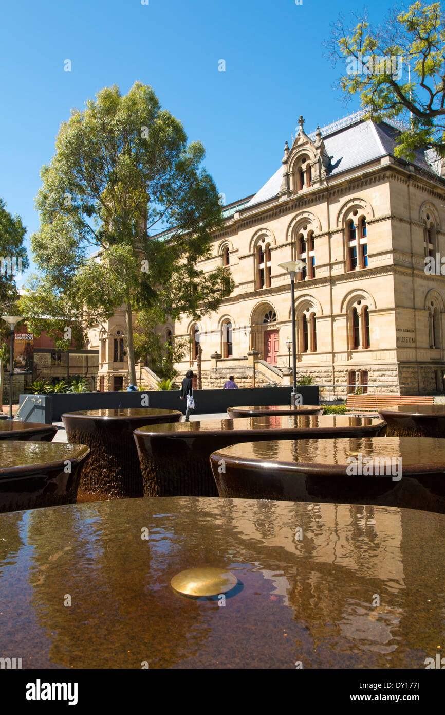 Wasserspiele vor dem Museum of South Australia in Adelaide Stockfoto
