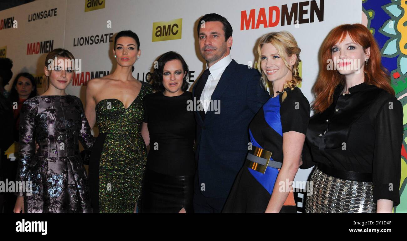 Los Angeles, CA, USA. 2. April 2014. Kiernan Shipka, Jessica Pare, Elisabeth Moss, Jon Hamm, January Jones, Christina Hendricks im Ankunftsbereich für MAD MEN Staffel sieben Premiere am AMC, ArcLight Kinos, Los Angeles, CA 2. April 2014. Bildnachweis: Elizabeth Goodenough/Everett Collection/Alamy Live-Nachrichten Stockfoto