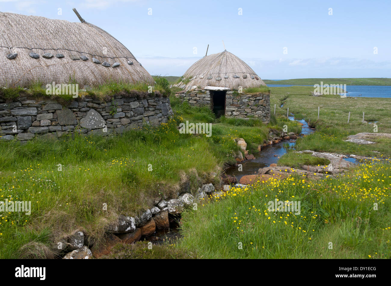 Rekonstruiertes Eisenzeit Norse Mill und Brennofen bei Shawbost, Lewis, Western Isles, Schottland, Großbritannien. Stockfoto