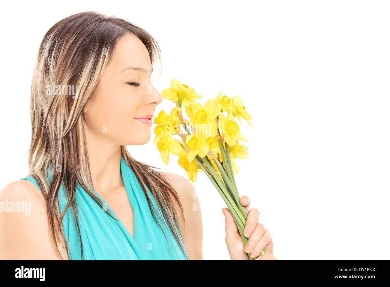 Schöne Mädchen riechen den Duft der Blumen Stockfoto