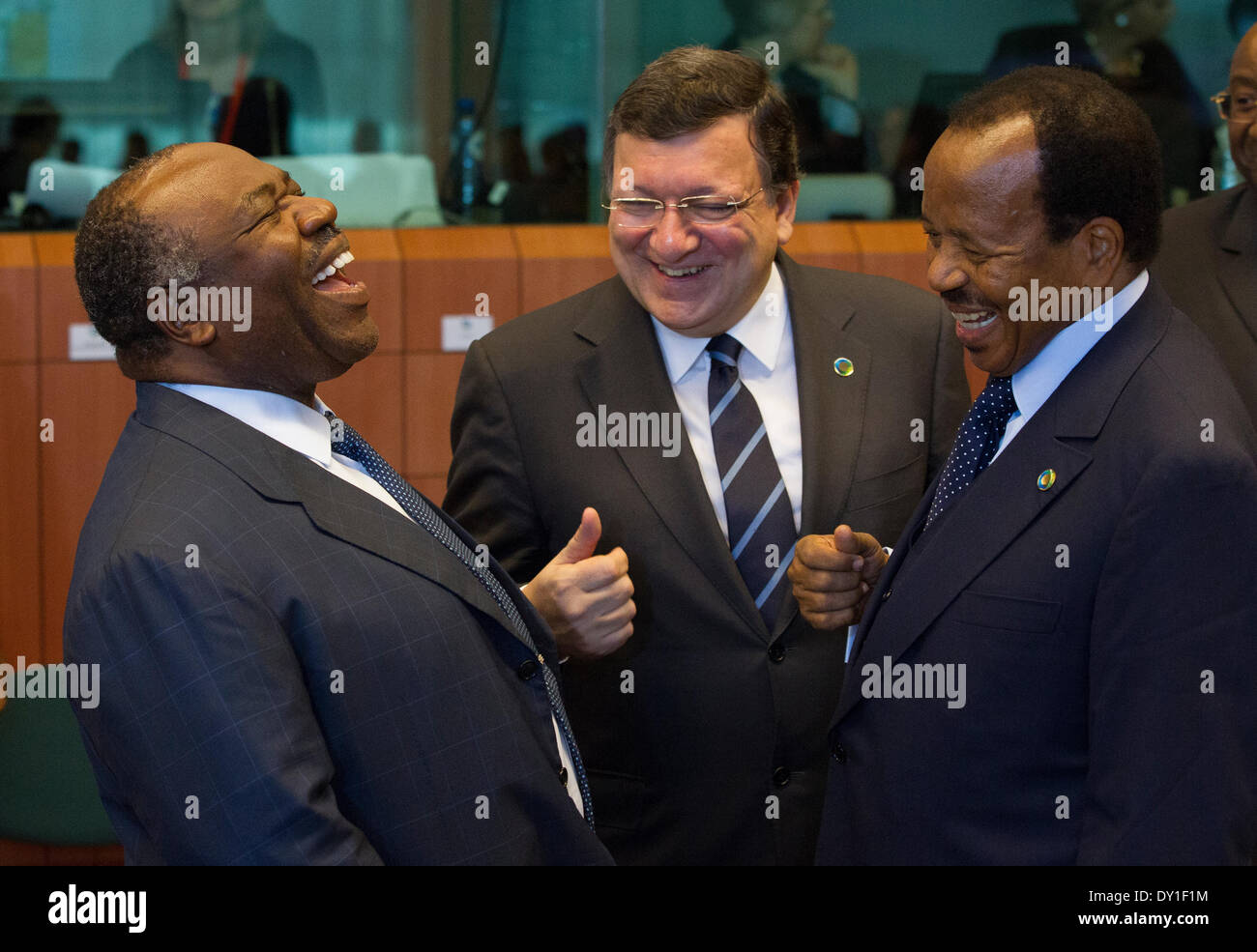 Brussselss, Belgien. 3. April 2014. Bild während des EU-Afrika Gipfels in Brüssel abgehalten wurden, von links nach rechts, Ali Bongo Ondimba, Präsident, Gabun. José Manuel Barroso, Präsident der Europäischen Kommission. Paul Biya, Präsident, Kamerun. Stockfoto