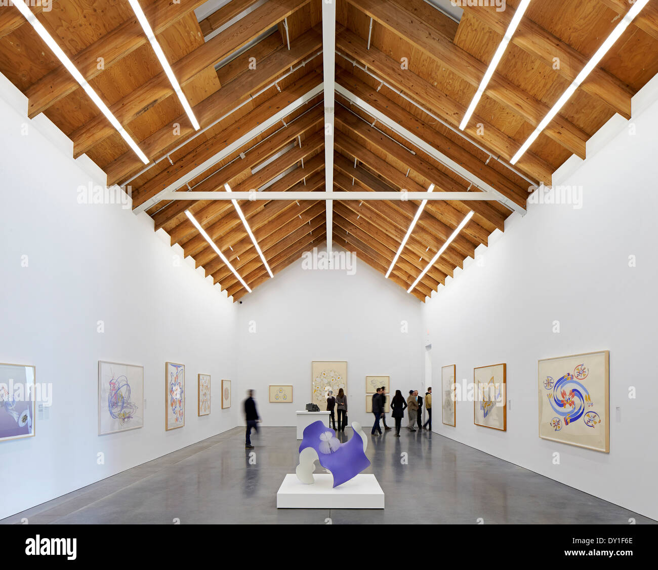 Parrish Art Museum, Wassermühle, Vereinigte Staaten von Amerika. Architekt: Herzog & de Meuron, 2012. Ausstellungsfläche mit schrillen Holzdecke Stockfoto
