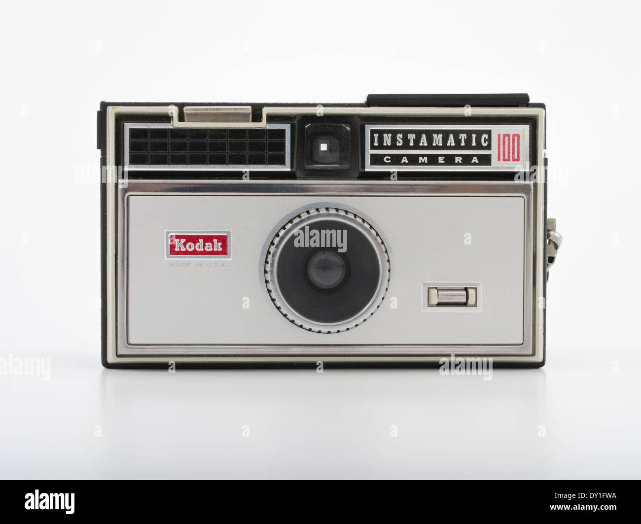 Kodak Instamatic 100 Film-Kamera mit Blitz, der 126 Format Film verwendet. Kodak-1963. Stockfoto