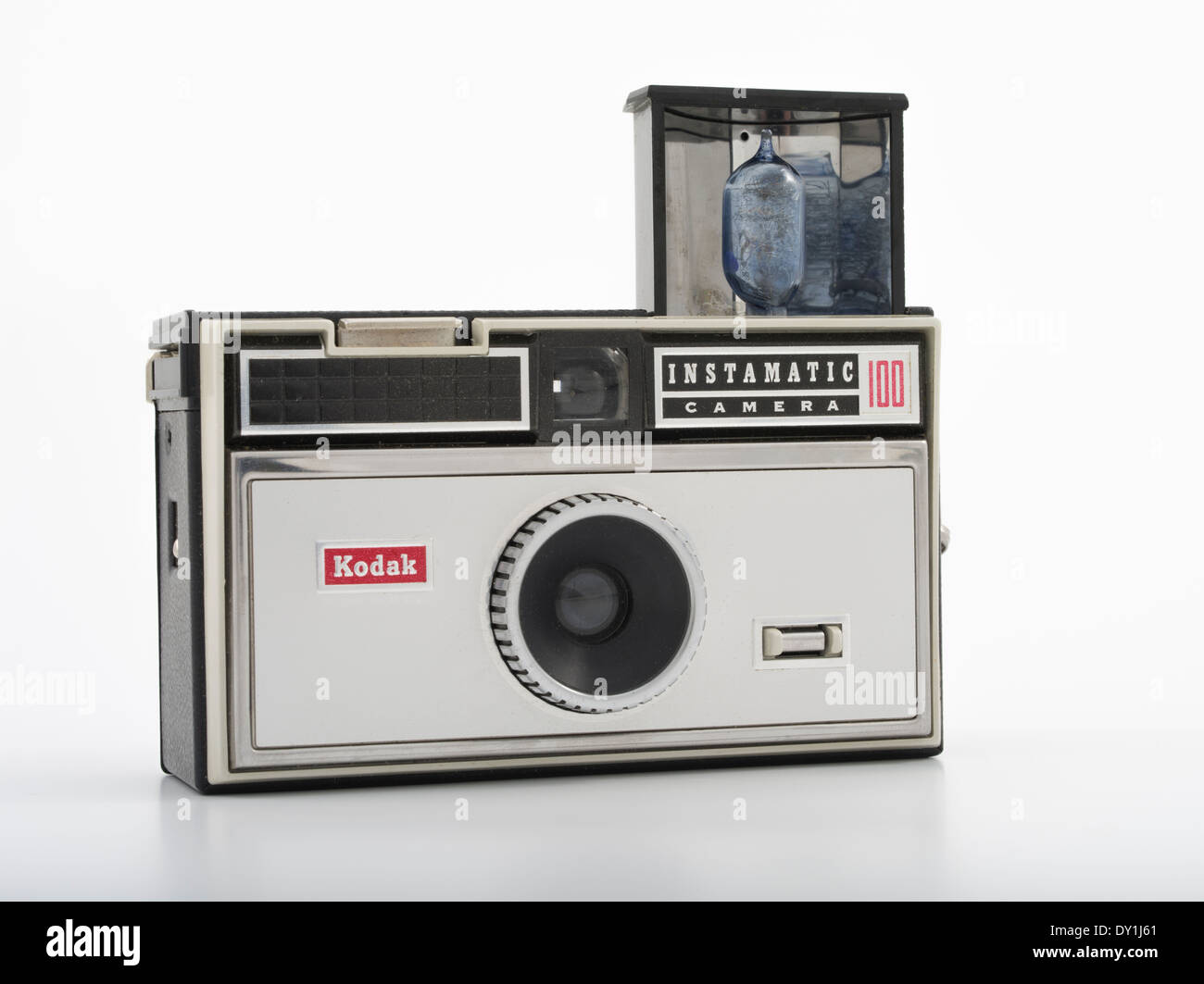 Kodak Instamatic 100 Film-Kamera mit Blitz, der 126 Format Film verwendet. Kodak-1963. Stockfoto