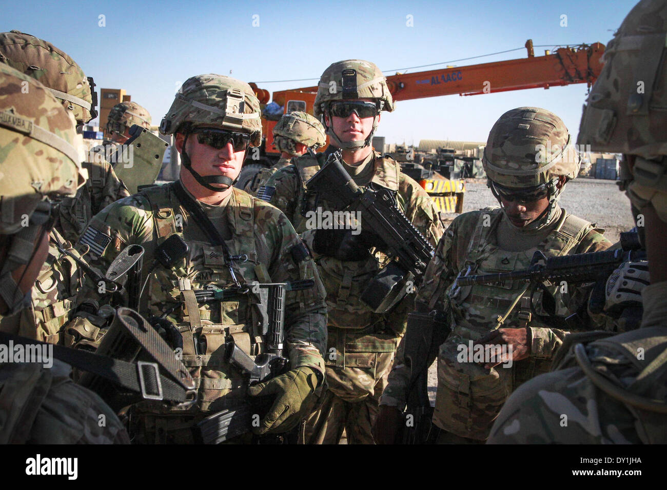 US-Soldaten mit nach vorn Unterstützungskompanie, 65. Pionierbataillon führen eine Patrouille 26. März 2014 in der Provinz Kandahar, Afghanistan. Stockfoto