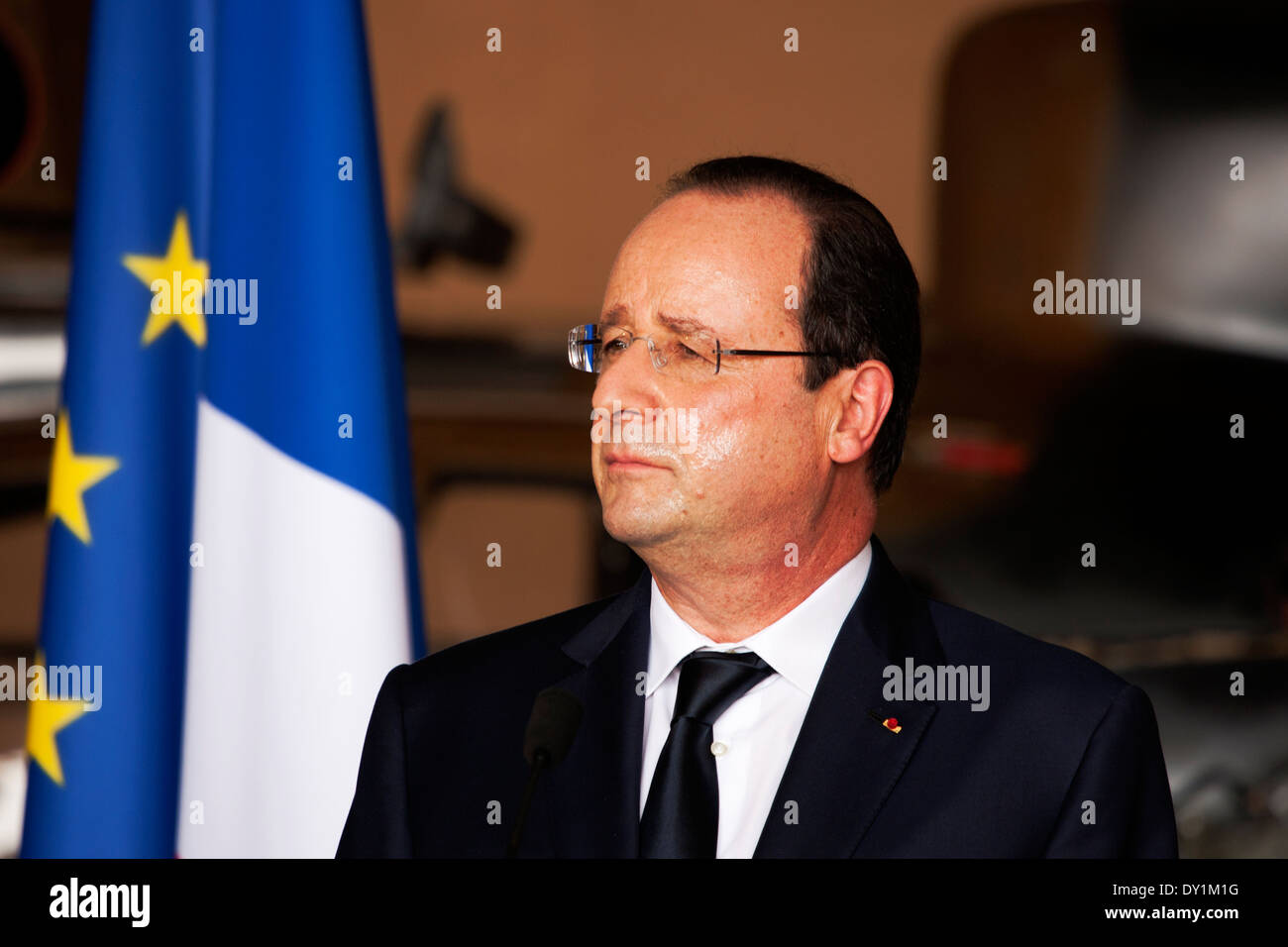 Frankreichs Präsident Hollande spricht und grüßt französische Truppen an der Mpoko-Basis in Bangui, Zentralafrikanische Republik Stockfoto