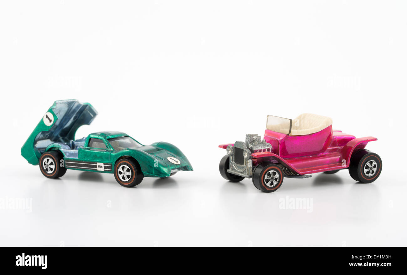 Ford J-Car und heiße Heap, Hot Wheels-Druckguss Spielzeugautos von Mattel 1968 mit Spectraflame Lackierung Stockfoto