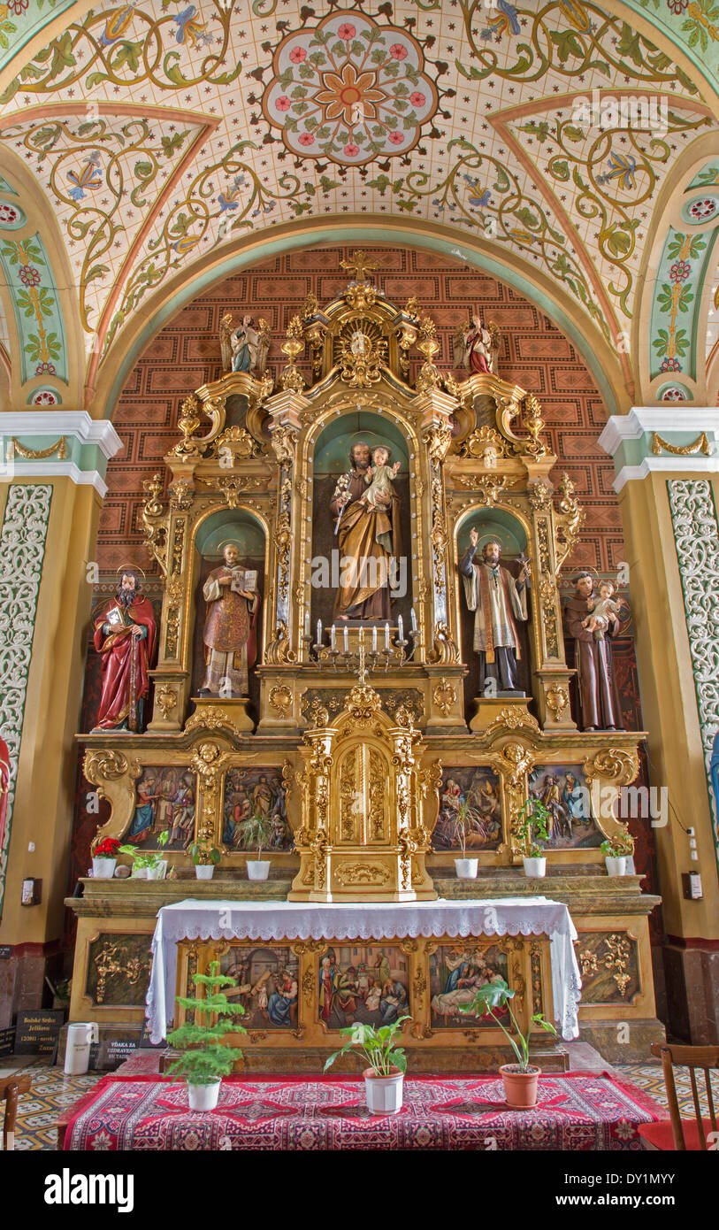TRNAVA, Slowakei - 3. März 2014: Seitenaltar von St. Joseph in Jesuiten-Kirche aus dem 19. Jhdt. Stockfoto