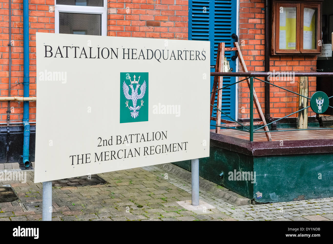 Melden Sie sich am Eingang zum Bataillon der 2. Batt. Mercian Regiment Stockfoto