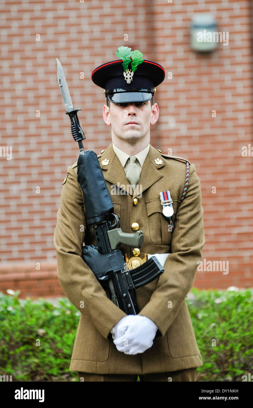 Soldaten aus dem 2. Batt. Mercian Regiment an der Parade mit einem Gewehr mit einem Bajonett ausgestattet Stockfoto