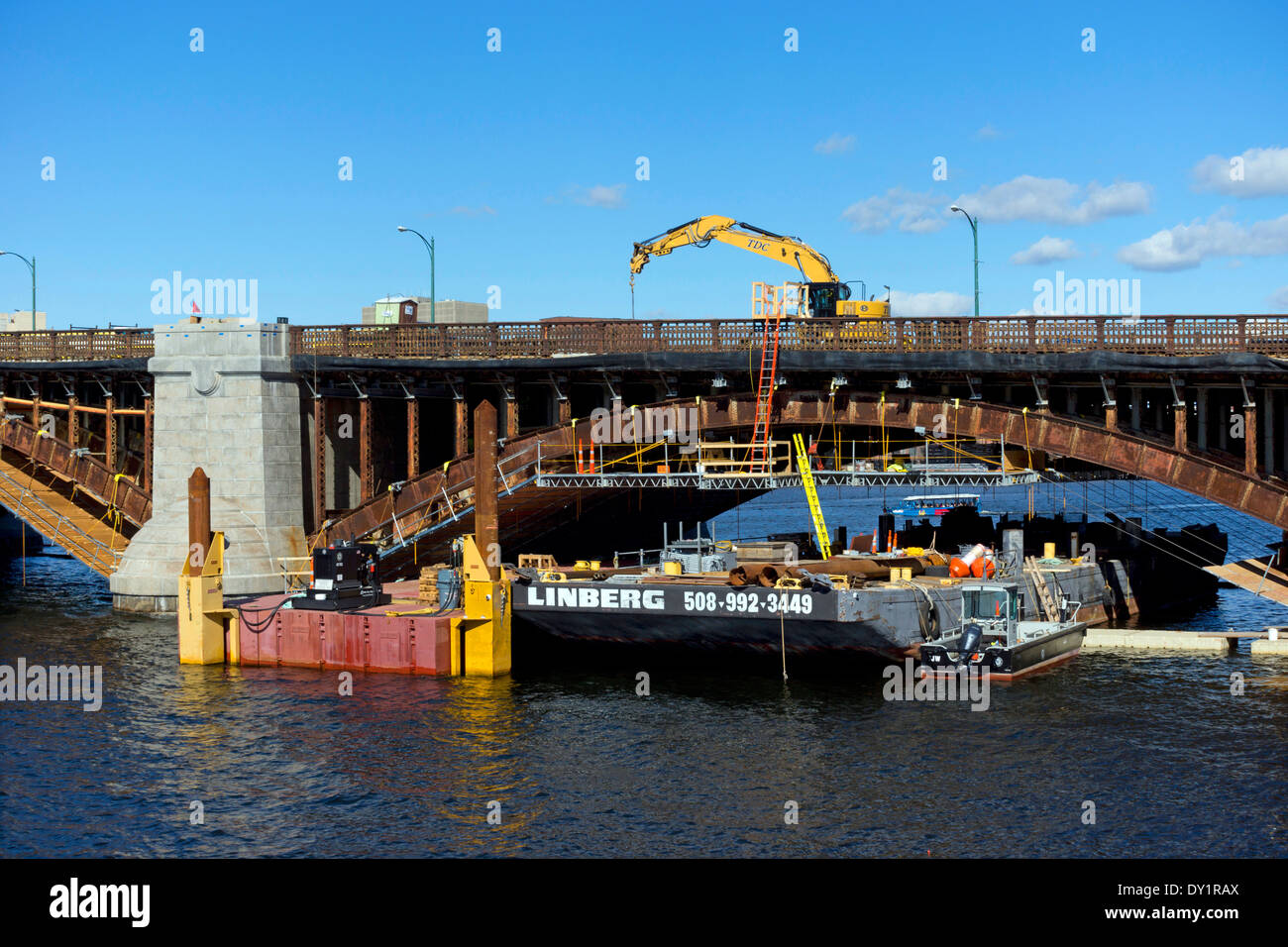 Bauarbeiten auf der Longfellow Bridge über den Charles River in Boston, Massachusetts, USA Stockfoto