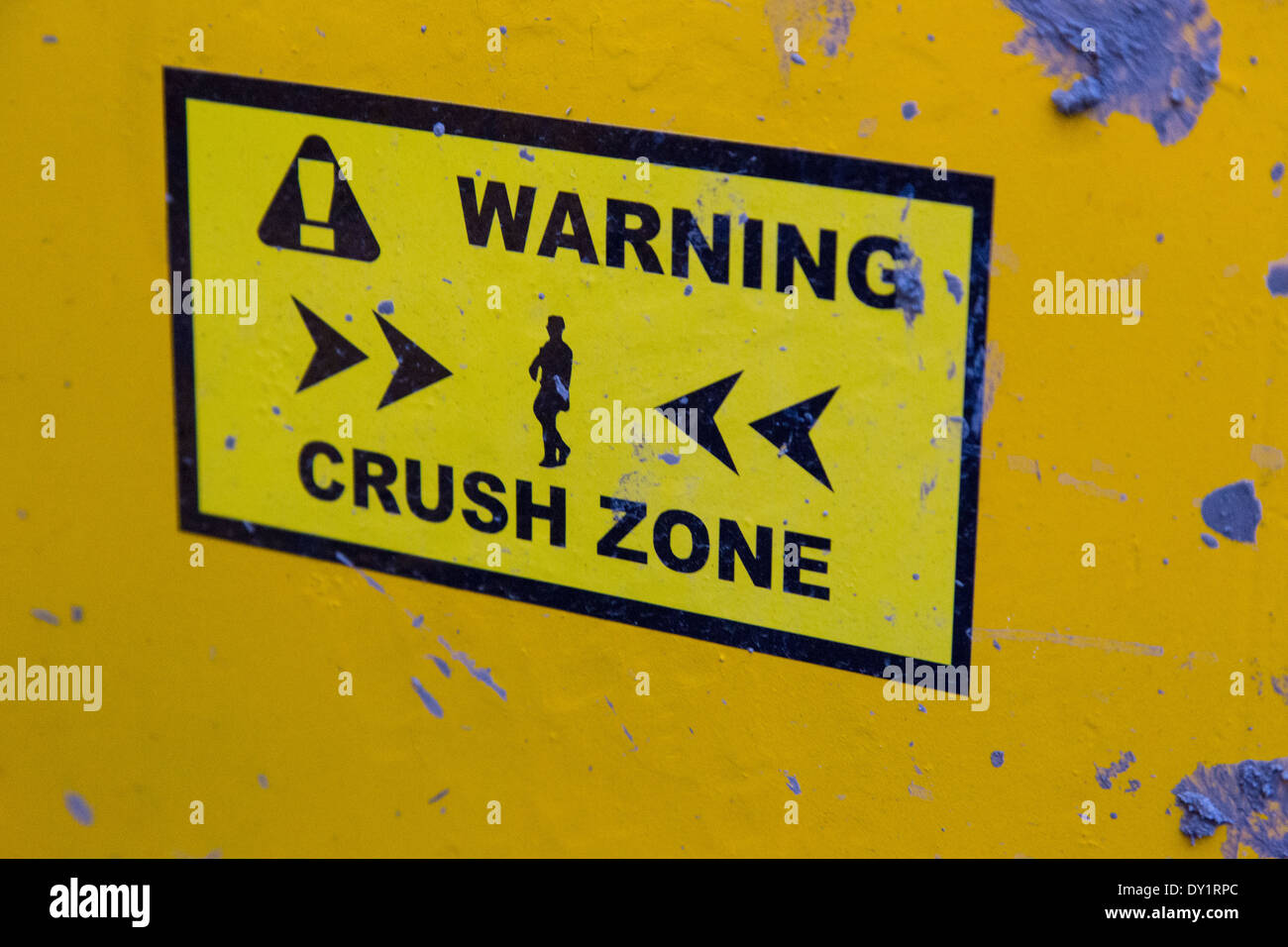 Schild Warnung Crush zone Stockfoto