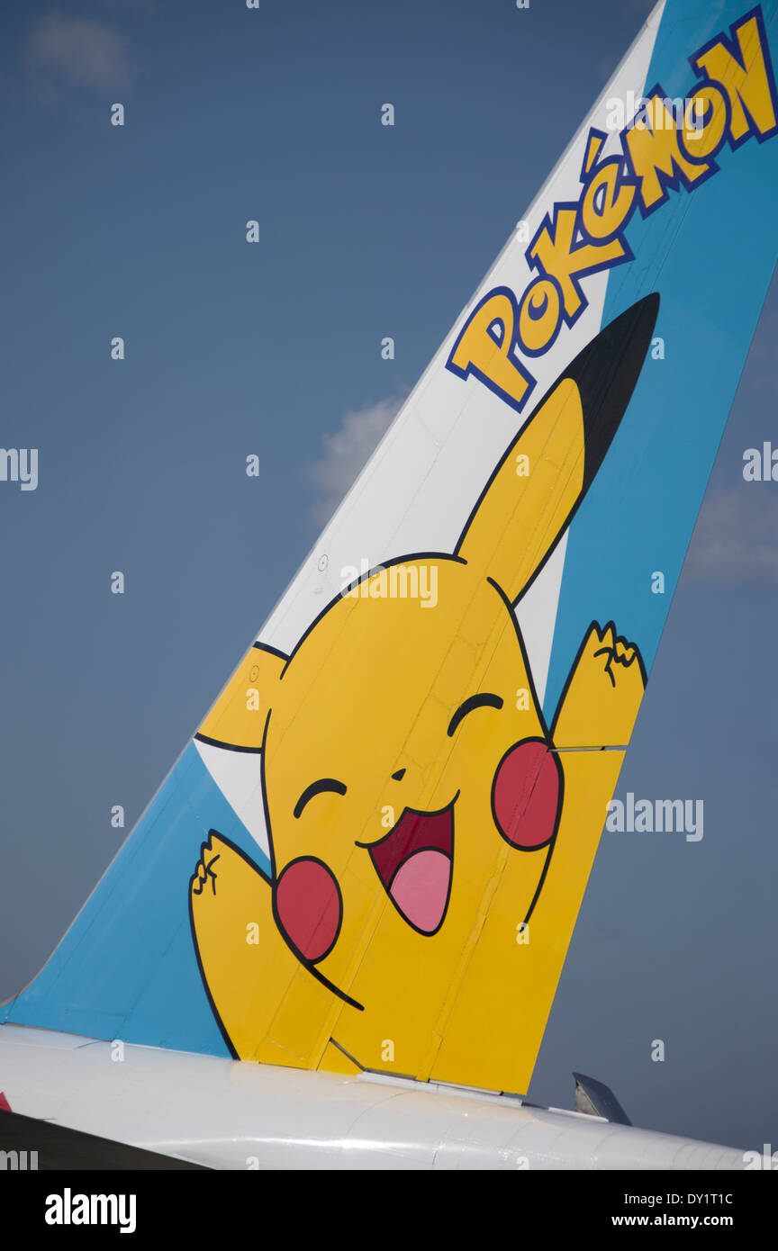 ANA Boeing 777-381 JA754A Pokemon Flugzeug ANA All Nippon Airways Japans größte Fluggesellschaft. Pikachu Pocket Monster-Anime-Charakter Stockfoto