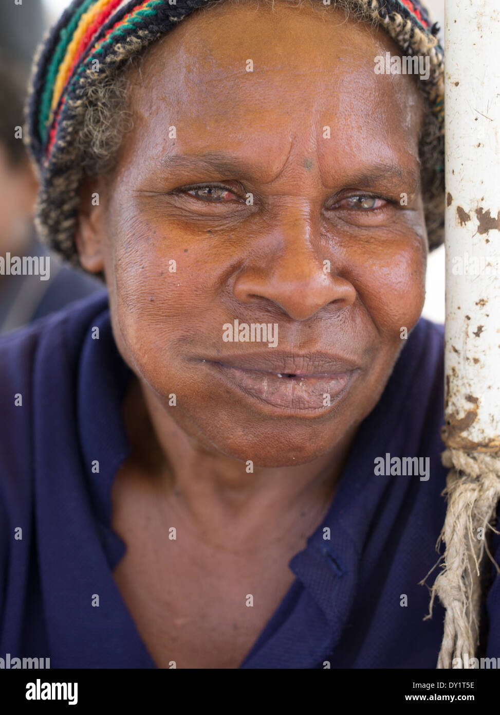 Porträt der älteren Frau aus Pfahlbauten Dorf von Koki, Port Moresby, Papua New Guinea Stockfoto