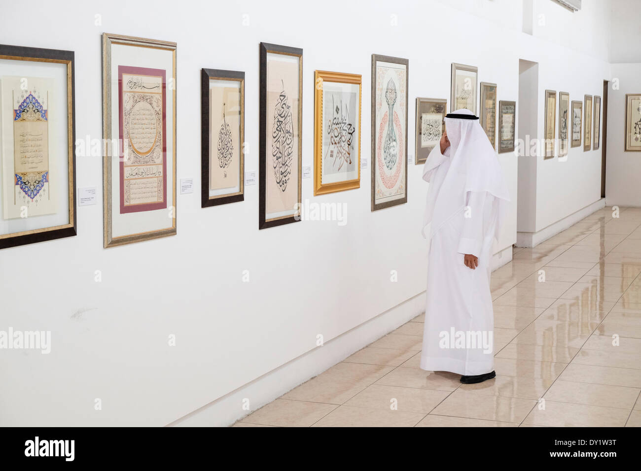 Sharjah, Vereinigte Arabische Emirate. 3. April 2014; Eröffnungstag der Sharjah Biennale Kalligraphie statt im Emirat Sharjah in den Vereinigten Arabischen Emiraten. Bildnachweis: Iain Masterton/Alamy Live-Nachrichten Stockfoto