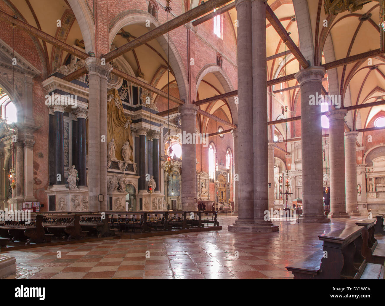 Venedig, Italien - 12. März 2014: Innenraum der Basilika di San Giovanni e Paolo Kirche. Stockfoto