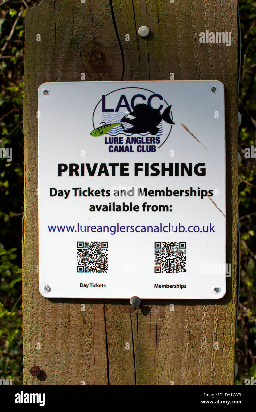 Angling Club Zeichen einschließlich QR-Codes, Warwickshire, UK Stockfoto