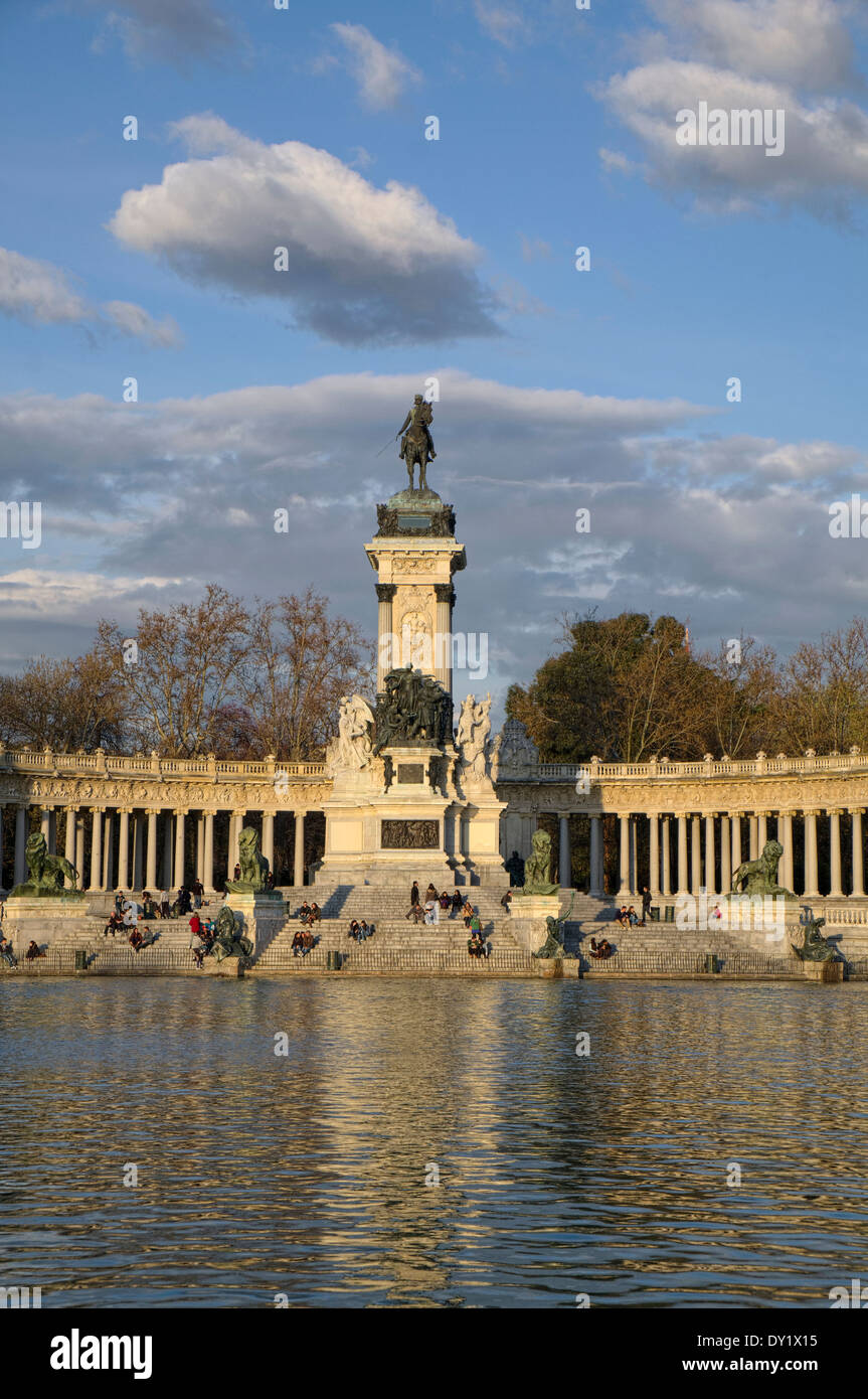 Abendsonne durch das Bootfahren See Retiro Park Madrid Stockfoto