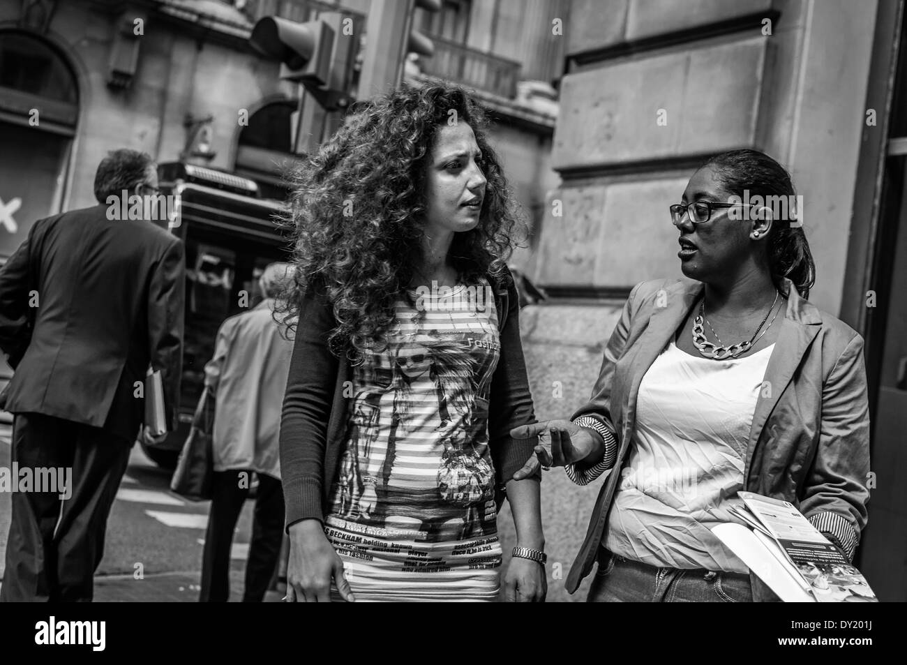 Menschen auf der Straße - Barcelona Stockfoto