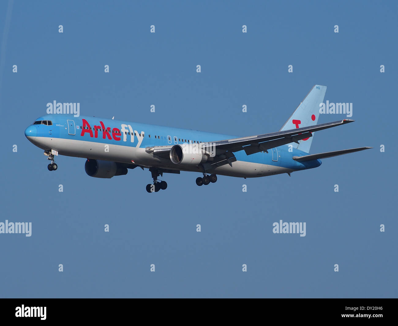 PH-AHQ ist eine Boeing 767-383(er) von ArkeFly, die am Flughafen Schiphol in den Niederlanden landet. Das Flugzeug ist für internationale Langstreckenflüge konzipiert und bietet den Passagieren Effizienz und Komfort. Stockfoto