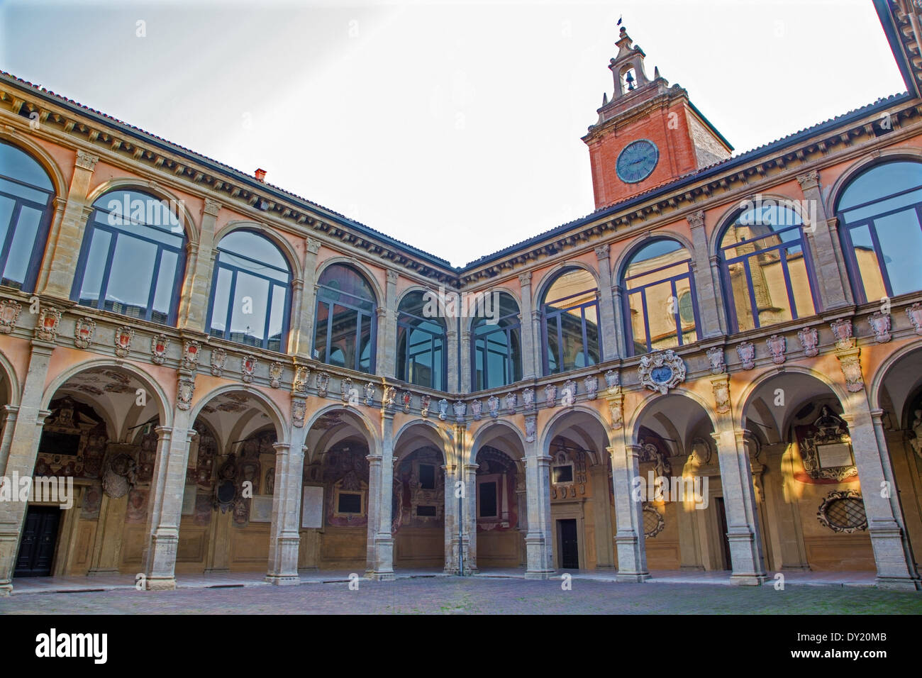 Bologna - Atrium des Archiginnasio Stockfoto