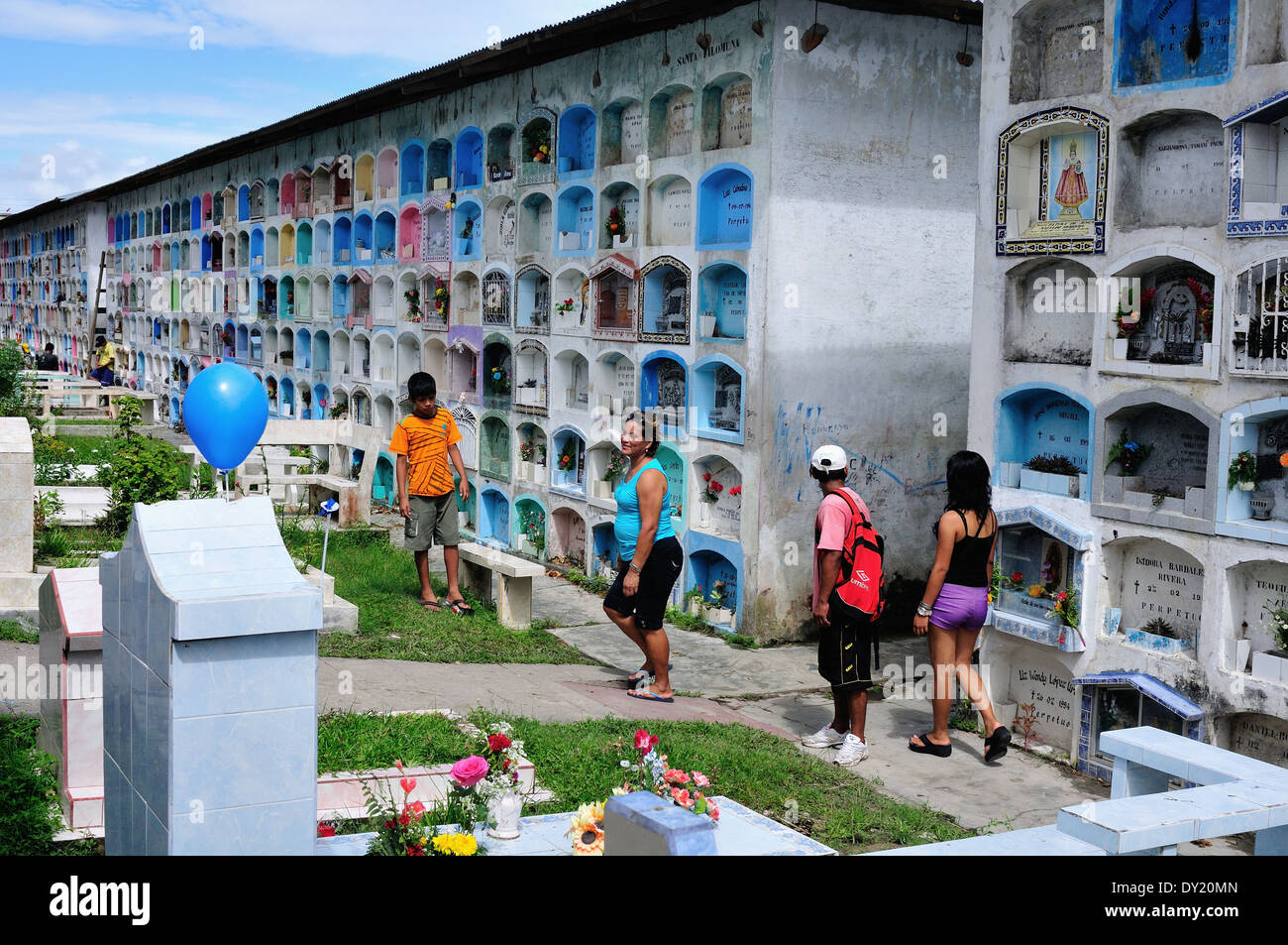 Vatertag - Cementerio General - Friedhof in IQUITOS. Abteilung von Loreto. Peru Stockfoto
