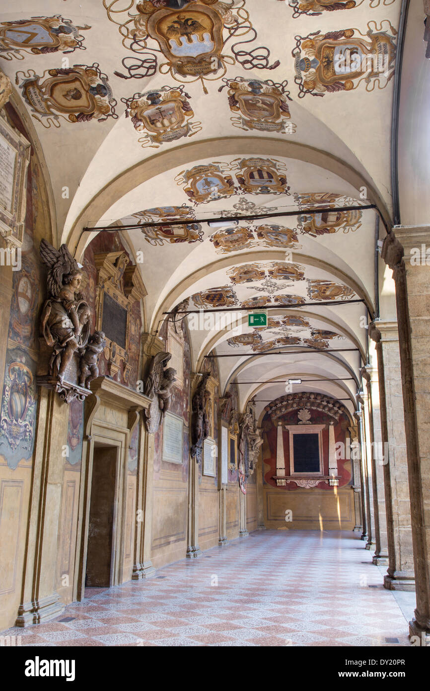 BOLOGNA, Italien - 15. März 2014: Externe Atrium des Archiginnasio Stockfoto