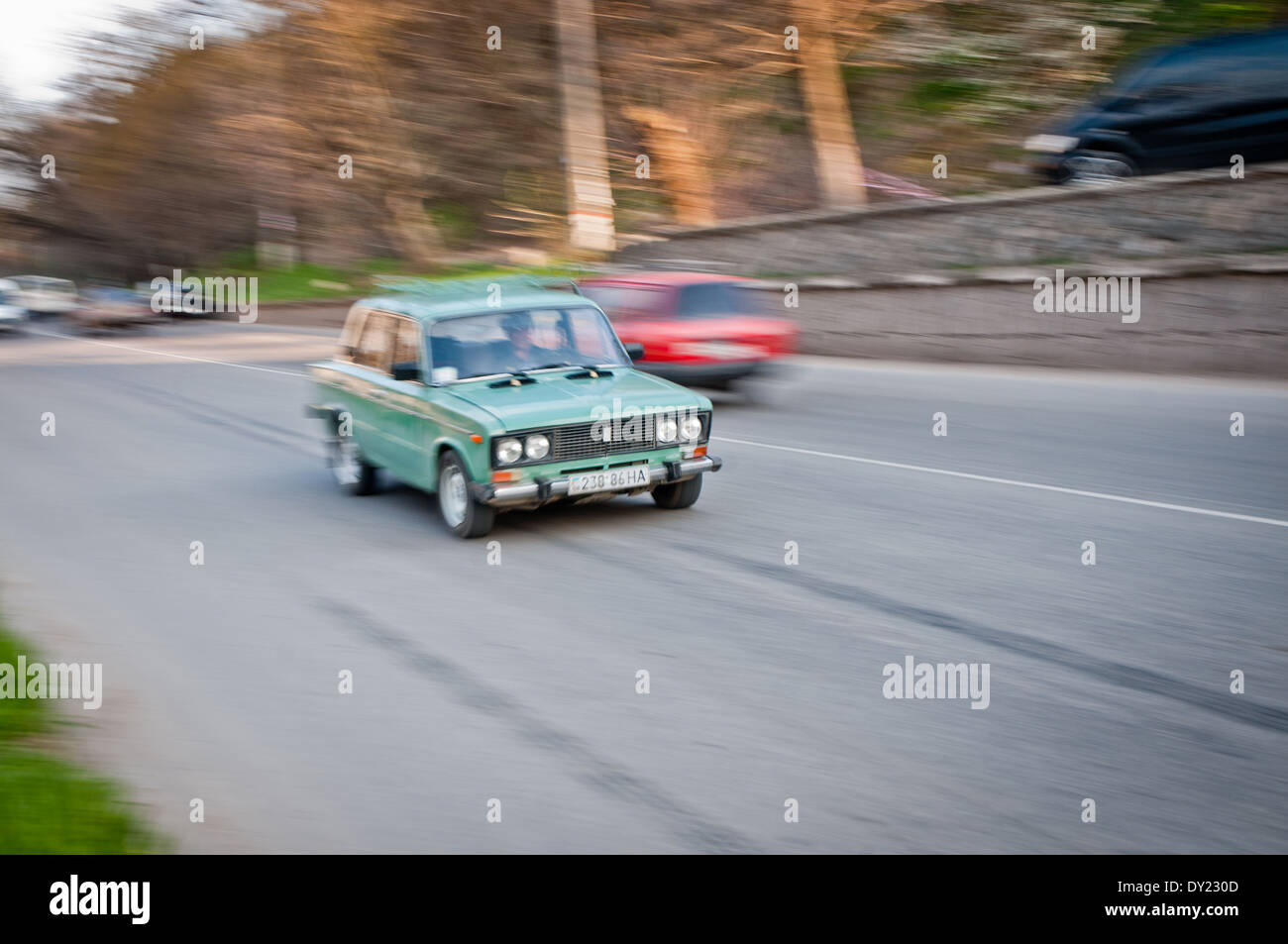 WAZ 2106 (Lada 1600) Auto aus russischen Autohersteller AvtoVAZ auf Straße in Simferopol, Crimea Stockfoto
