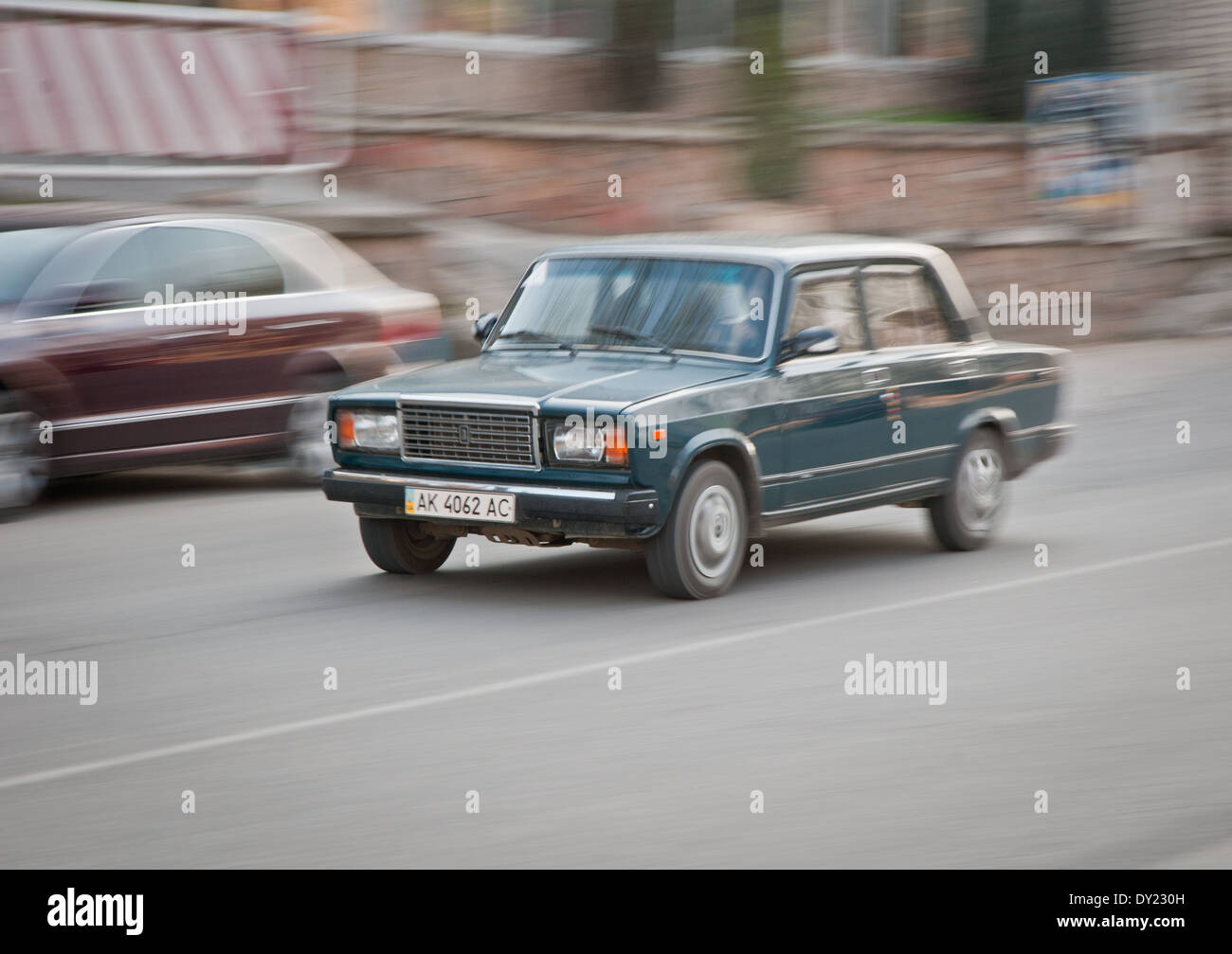 Auto Lada Riva (Classic) vom russischen Autohersteller AvtoVAZ auf Straße in Simferopol, Crimea Stockfoto