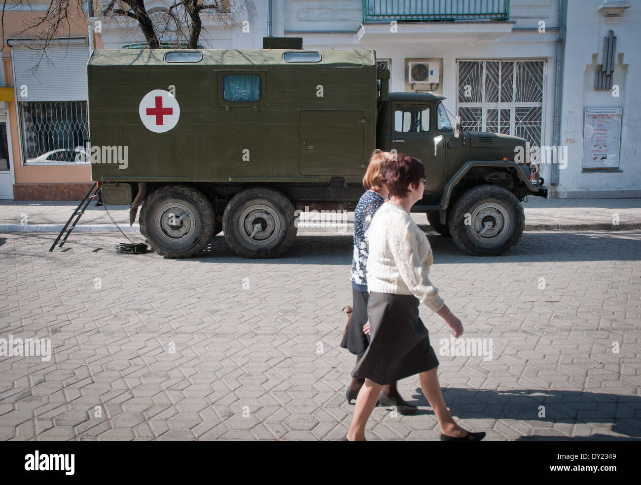 militärische Krankenwagen LKW am Puschkin-Straße in Simferopol Krim 2014 Krise Stockfoto