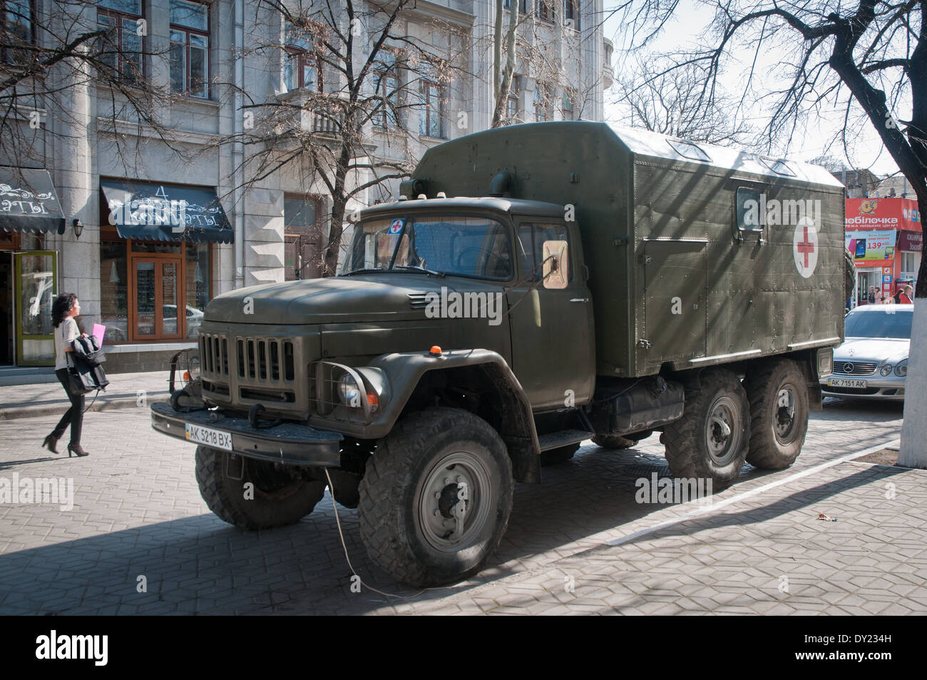 militärische Krankenwagen LKW am Puschkin-Straße in Simferopol Krim 2014 Krise Stockfoto