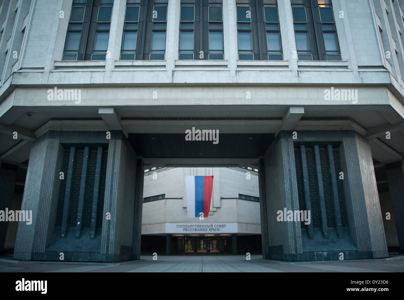 Oberster Rat der Krim in Simferopol - Parlament der autonomen Republik der Krim mit russischer Flagge nach der Krim-Krise Stockfoto