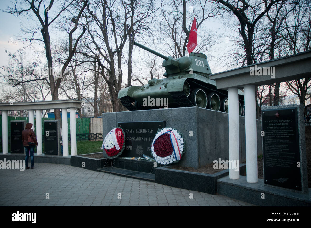 Flammenwerfer Panzer OT-34 am Denkmal des zweiten Weltkrieges in Simferopol, Crimea Stockfoto