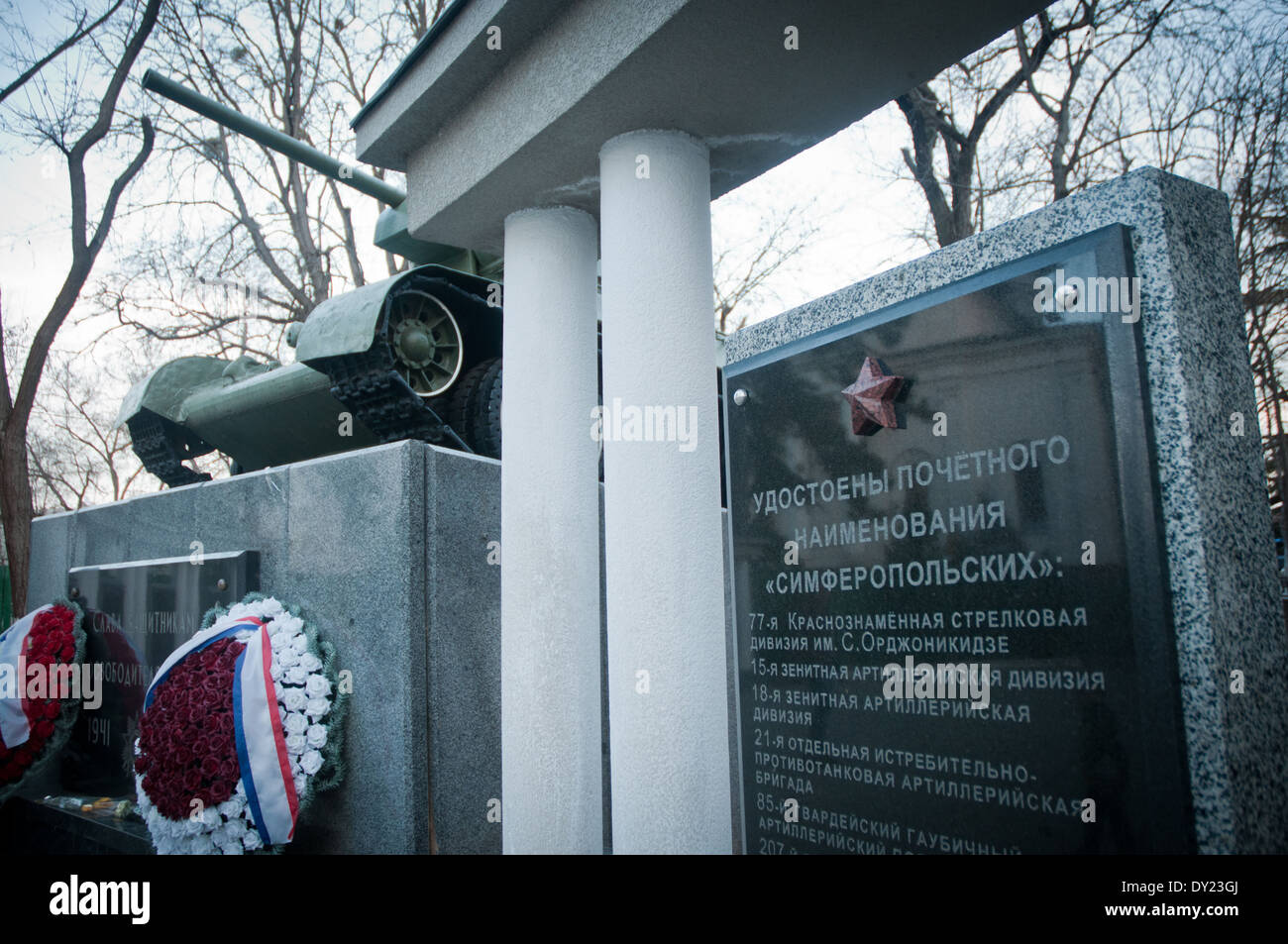 Flammenwerfer Panzer OT-34 am Denkmal des zweiten Weltkrieges in Simferopol, Crimea Stockfoto