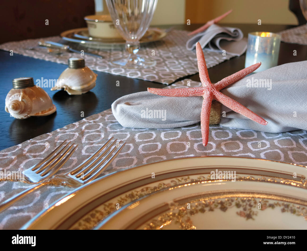 Nautischen Themen Stücke auf eleganten Speisesaal Tisch, FL, USA Stockfoto