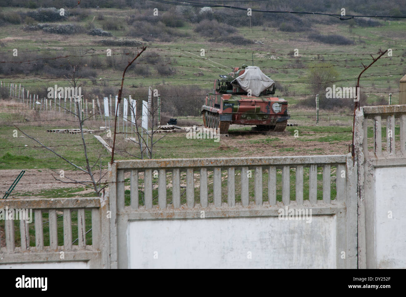 Fahrzeuge im ehemaligen Militärbasis ukrainische 36. separate Machanized Küsten Infanterie-brigade in Perevalne Dorf, Crimea Stockfoto