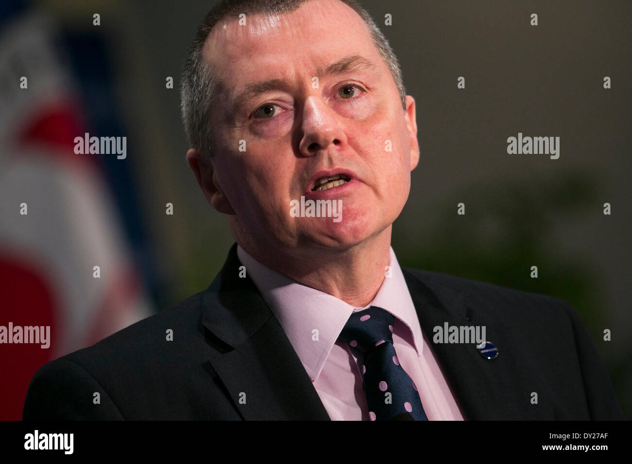 Washington DC, USA. 3. April 2014. Willie Walsh, Chief Executive Officer, International Consolidated Airlines Group, S.A., spricht bei der U.S. Chamber Of Commerce Foundation 13. jährliche Luftfahrtgipfel in Washington, D.C., am 3. April 2014. Bildnachweis: Kristoffer Tripplaar/Alamy Live-Nachrichten Stockfoto