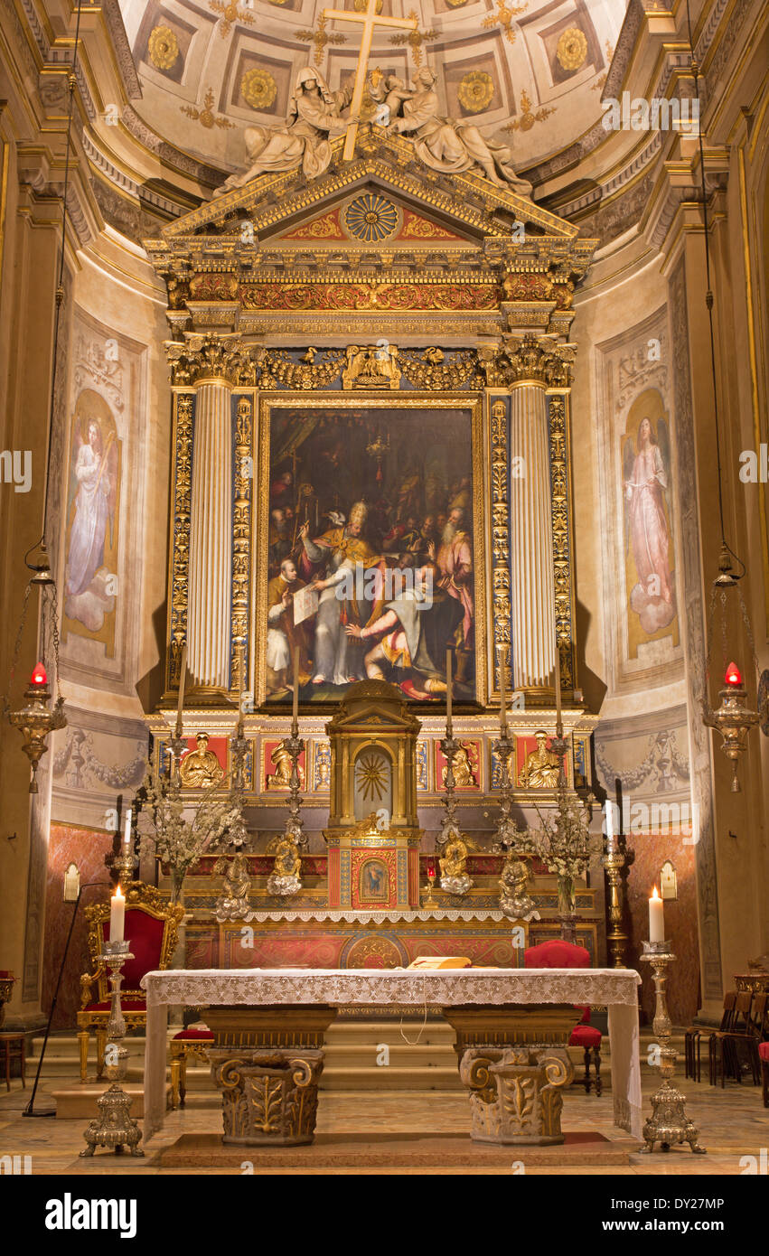 BOLOGNA, Italien - 16. März 2014: Hauptaltar der Chiesa di San Gregorio e San Siro Stockfoto