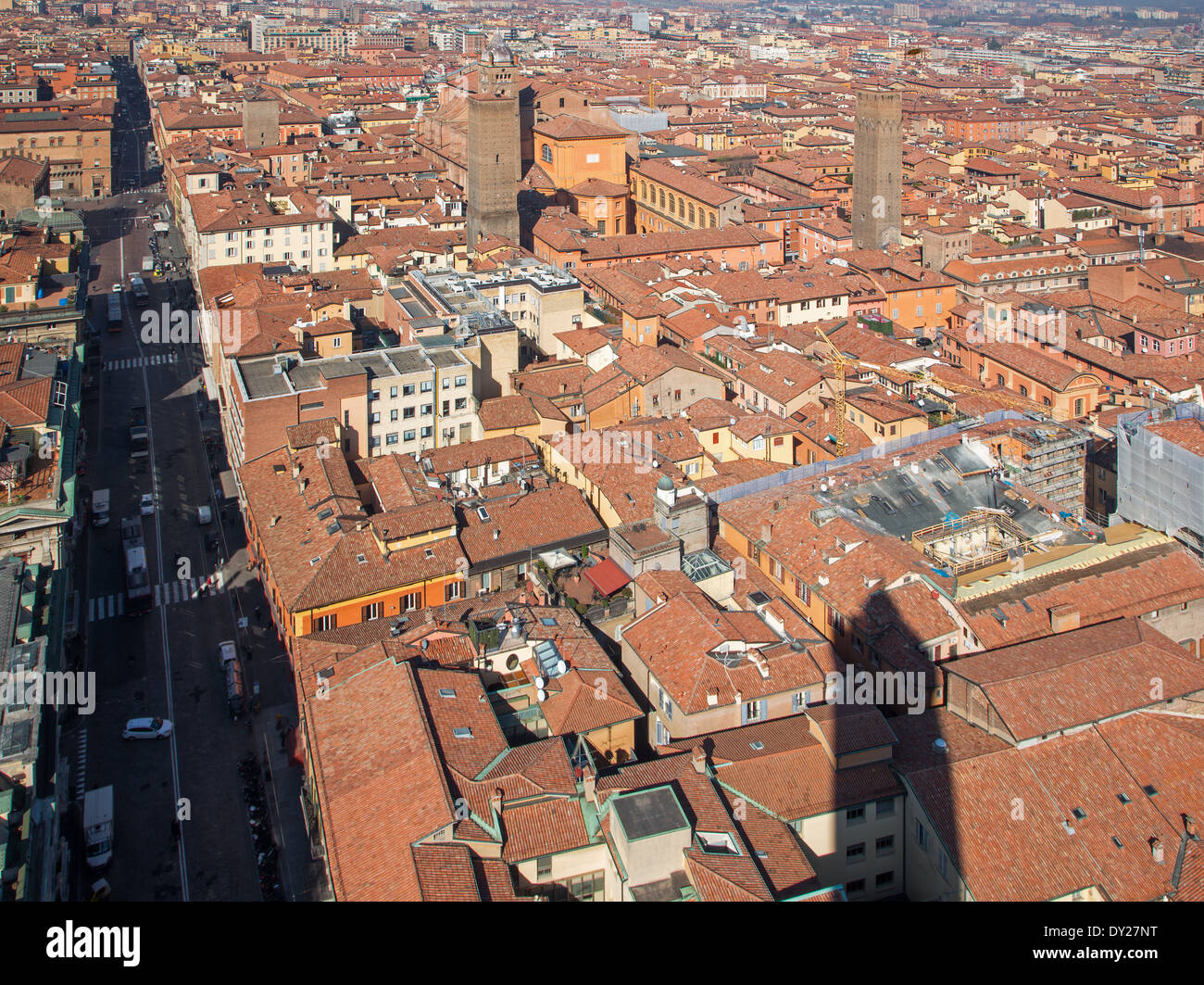 Bologna - Ausblick von Torre Asinelli auf Sankt Peterskirche Morgen Stockfoto
