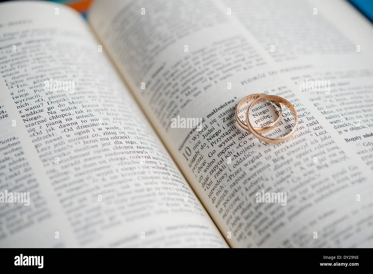 Zitat von der polnischen Bibel Stockfoto