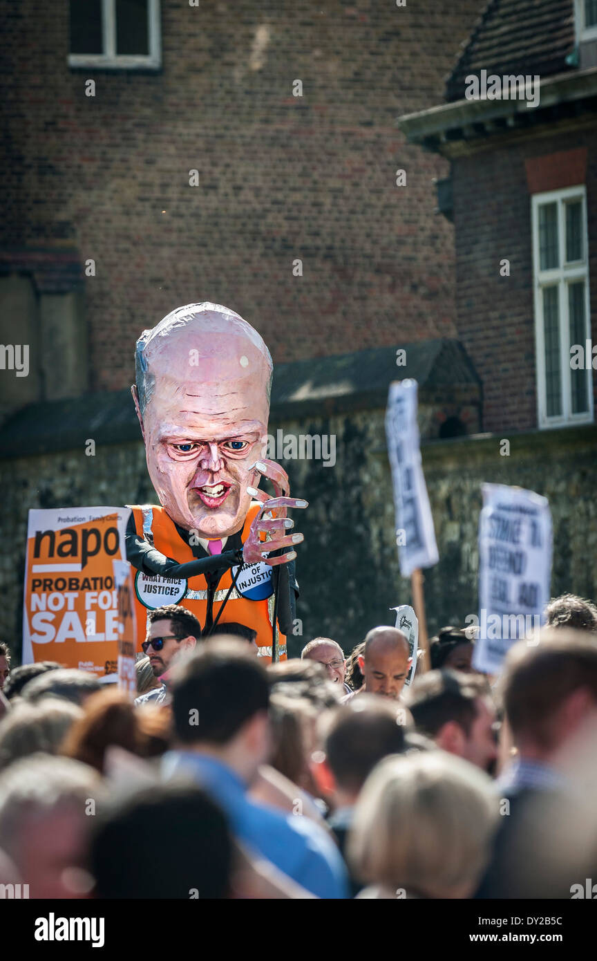 Ein großes Bildnis von Chris Grayling an einer Demonstration gegen die Privatisierung der Bewährungshilfe Dienstleistung. Stockfoto