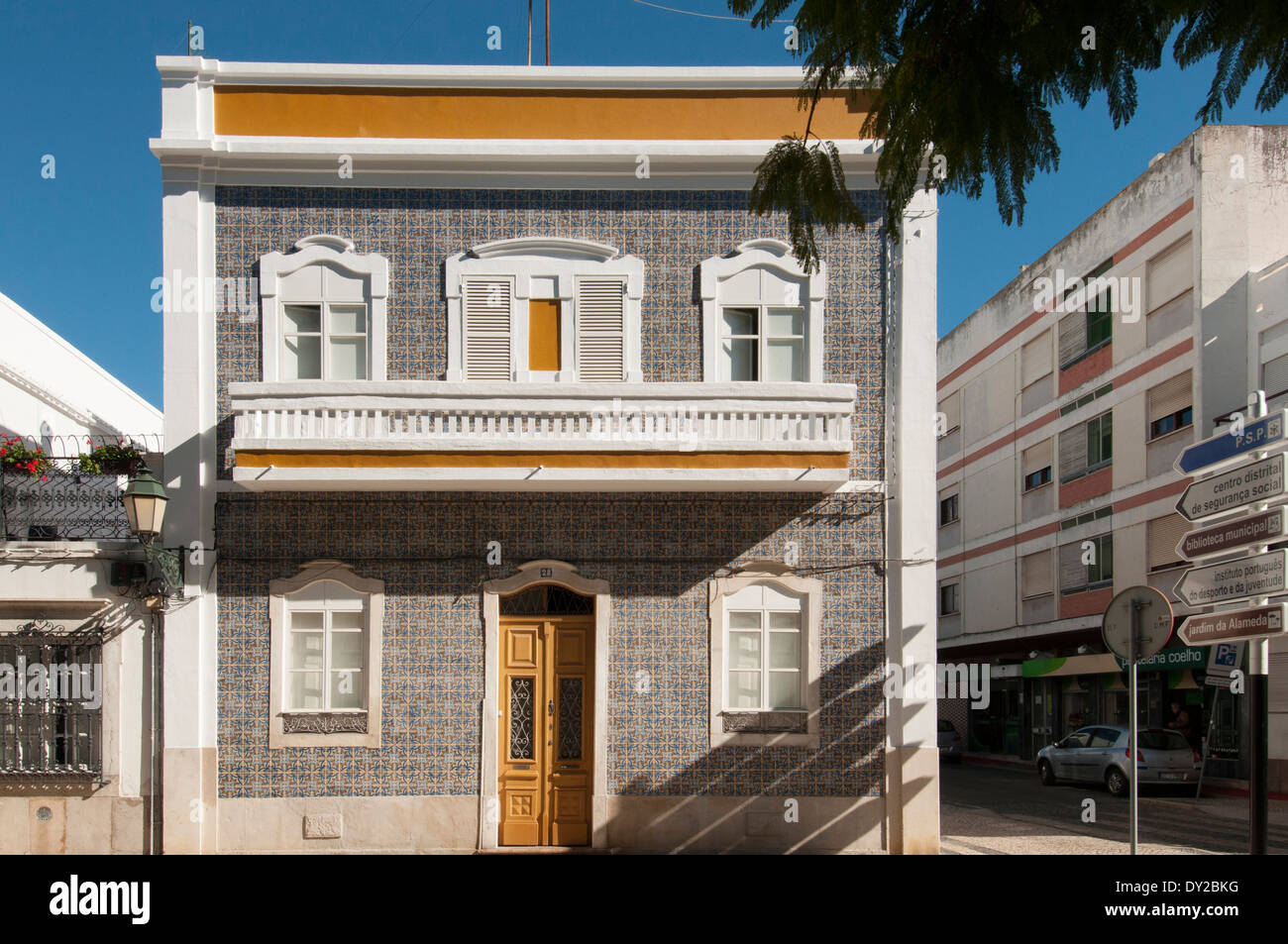 Gekachelte Traditionshaus in der Altstadt von Faro, Portugal Stockfoto