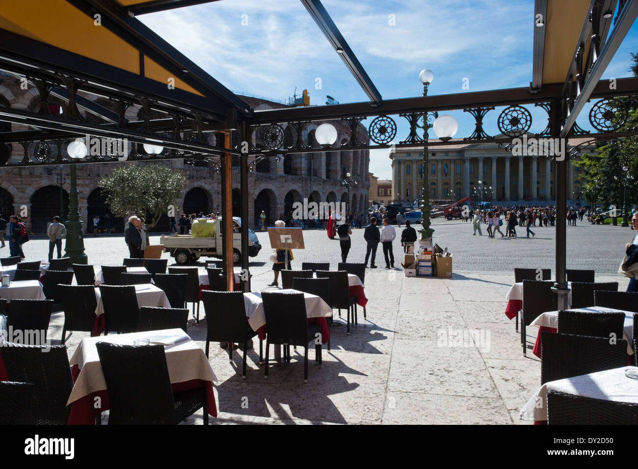 April 26,2012.Verona,italy.ristoranti pro Turisti in Piazza Brà Davanti all'arena Stockfoto