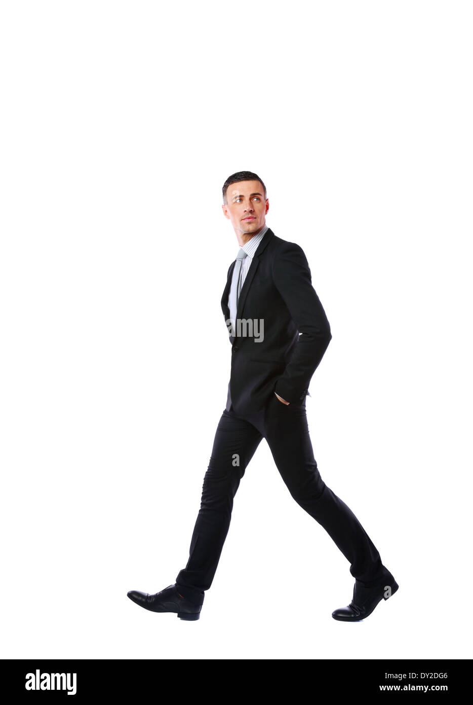 Seite Ansicht Porträt eines Geschäftsmannes zu Fuß auf einem weißen Hintergrund isoliert Stockfoto